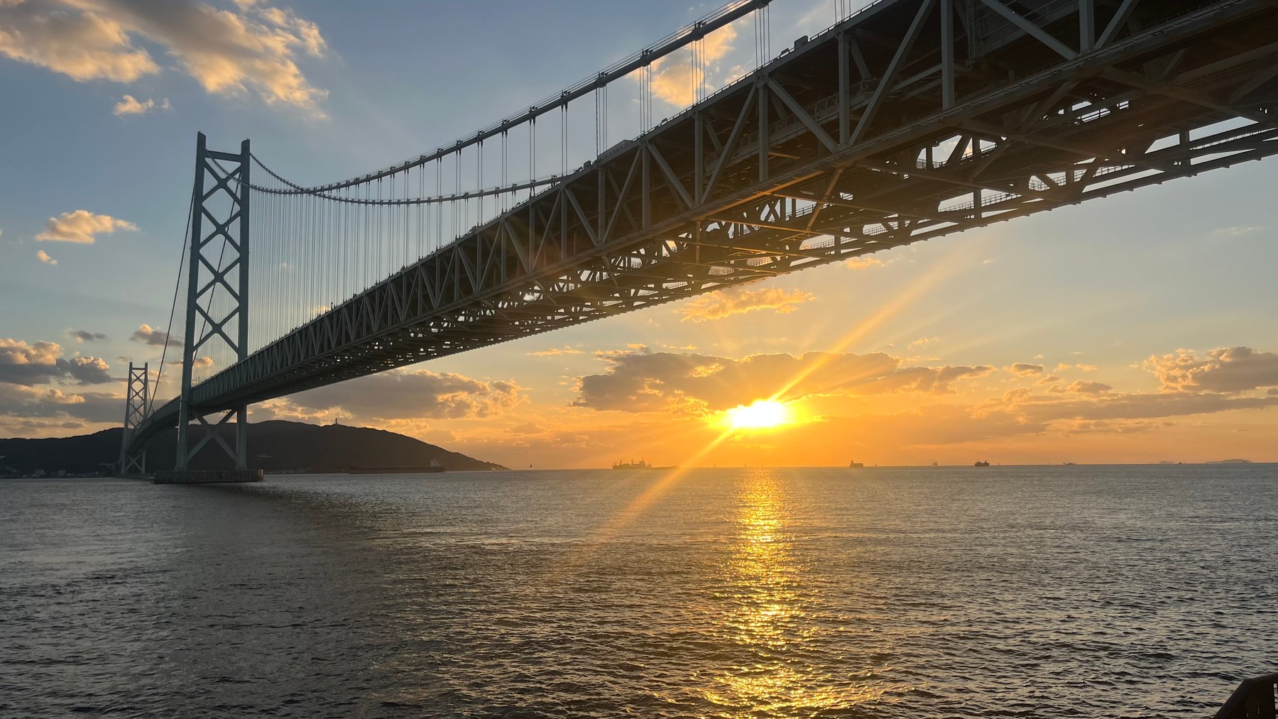 神户明石海峡大桥的日落