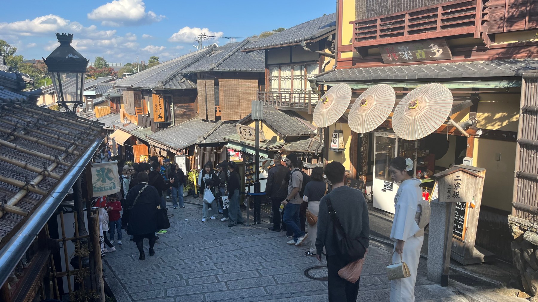 京都东山的石阶与传统木屋